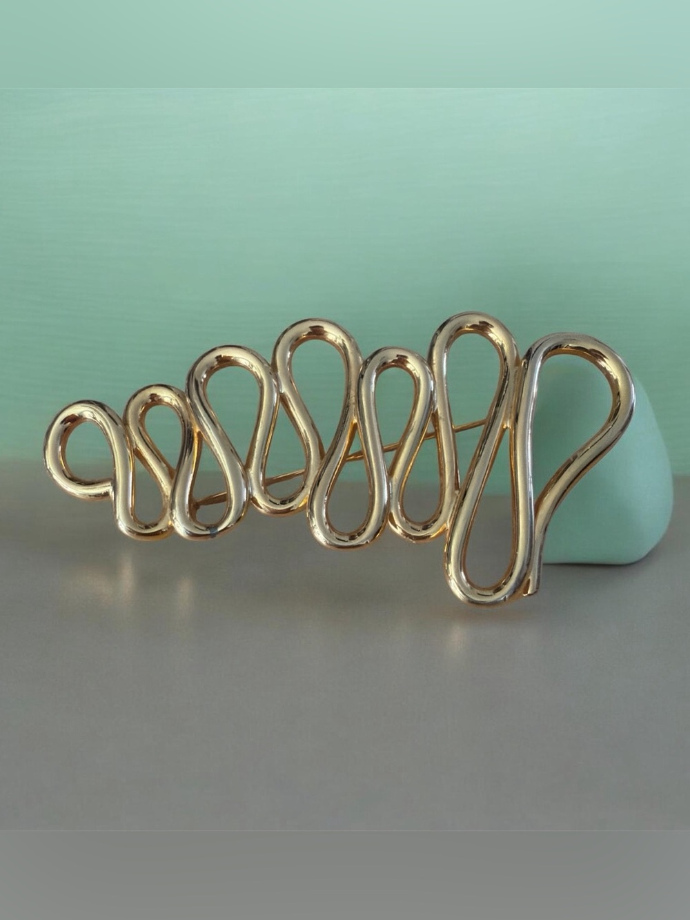 ⭐️ Bundle 5 for $13 • Vintage Goldtone Squiggly Brooch